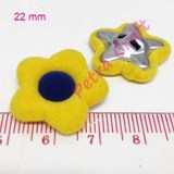flower-blue in yellow-button-petracraft